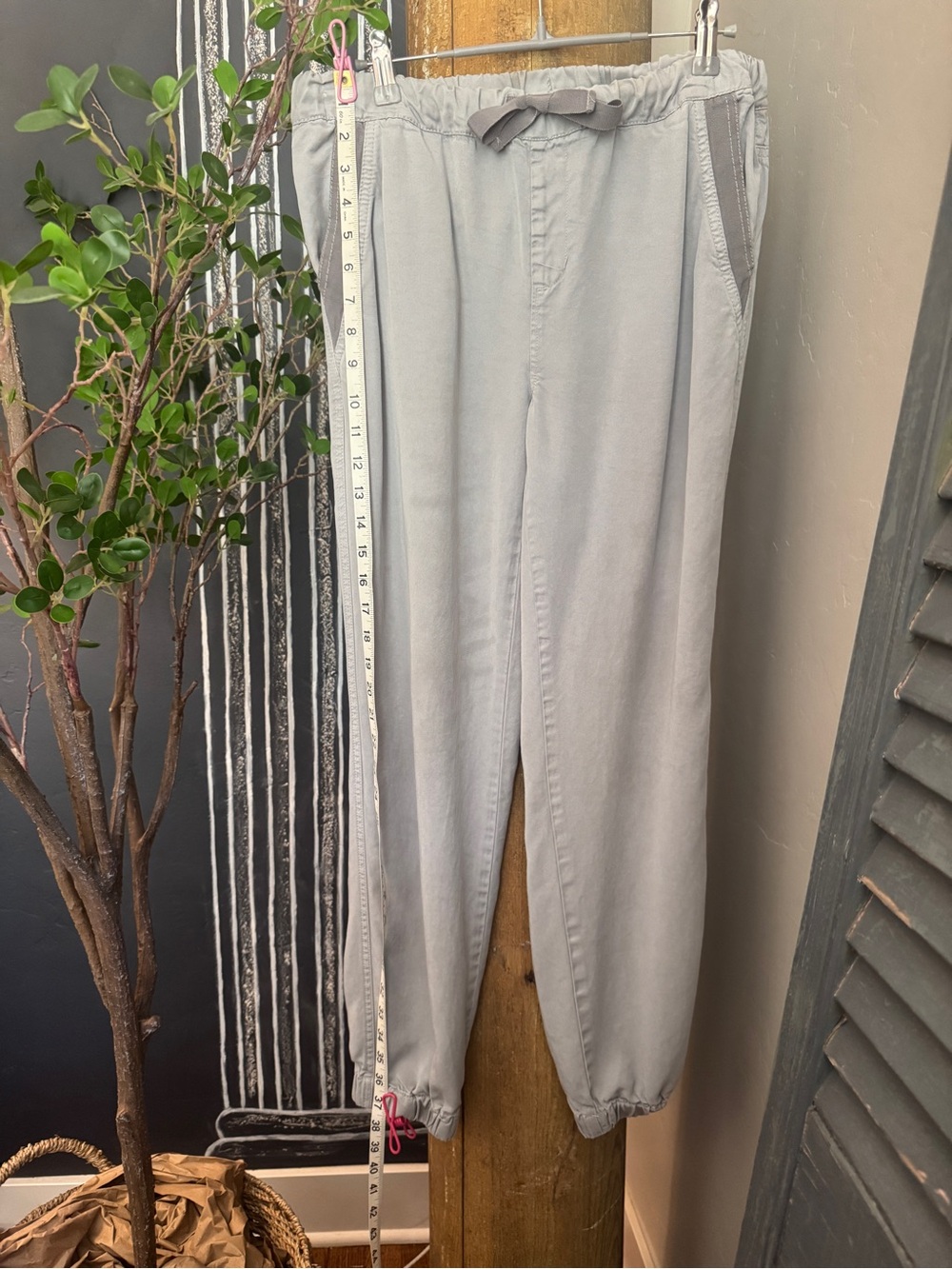 Faded Glory Light Gray pants with Drawstring Waist & elastic ankle hems